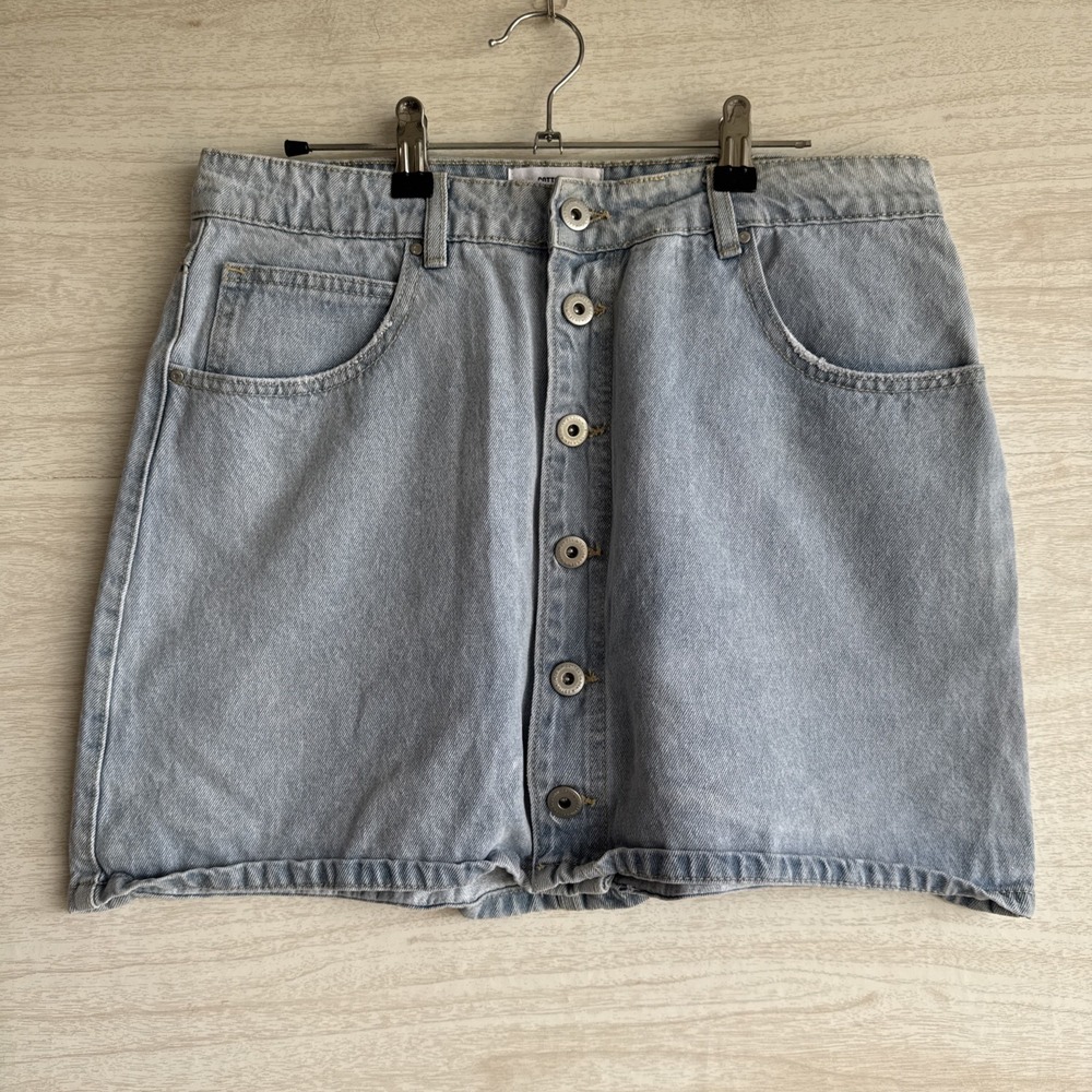 Cotton On light wash denim button-front mini skirt, Sz 8